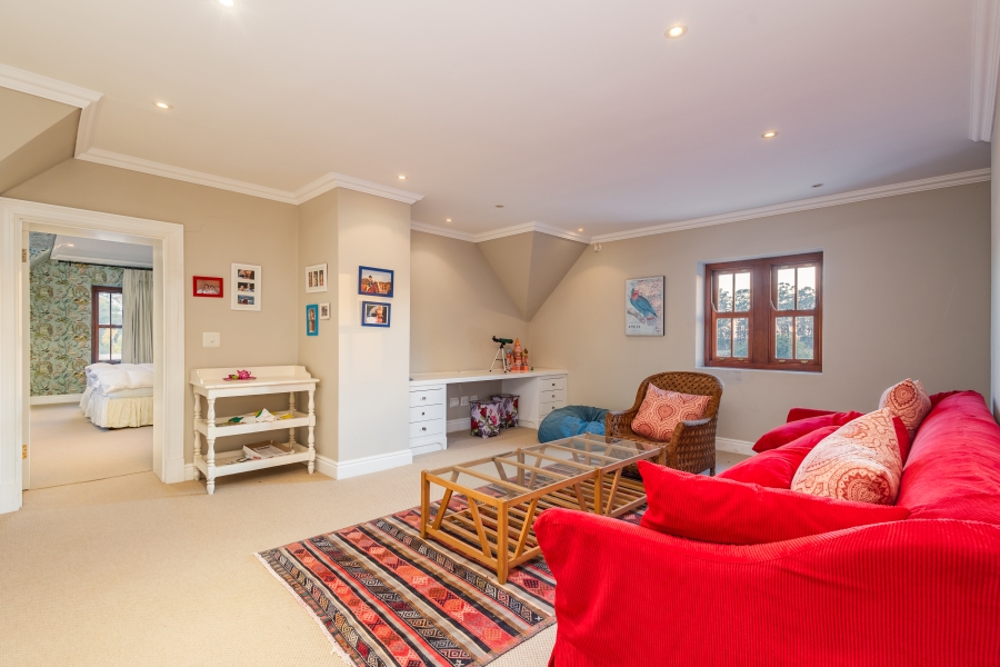To Let 6 Bedroom Property for Rent in The Crags Western Cape
